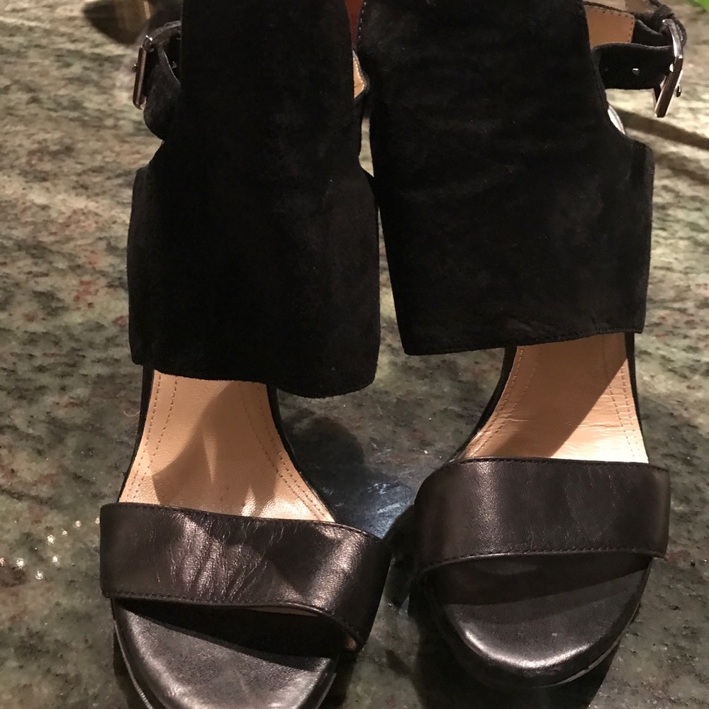 BCBG suede pumps